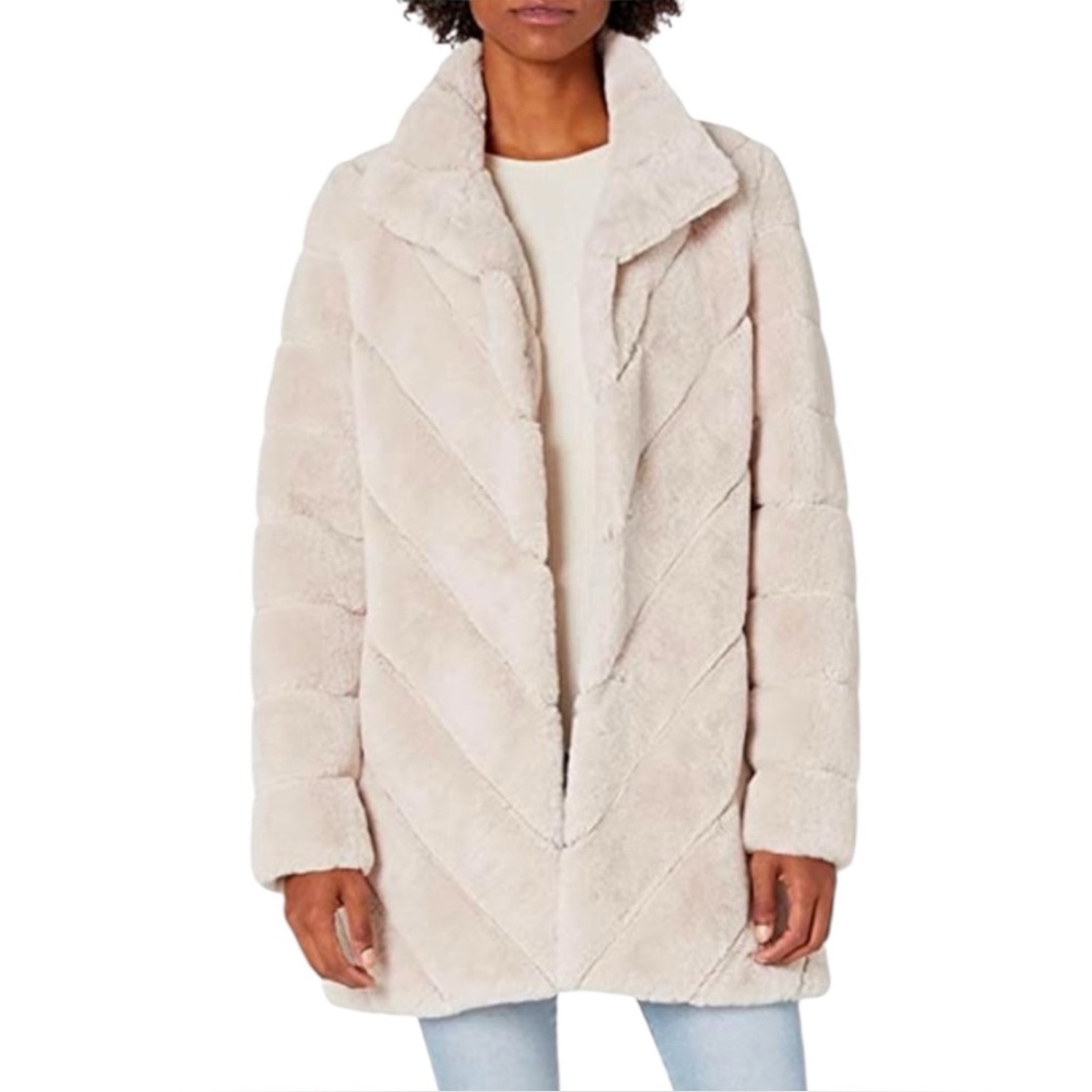 *** SOLD ***Klein Chevron Faux Fur Champagne Cream Coat. SZ.S - Picture 1 of 11